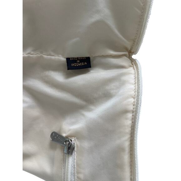 The Sak Cute natural nylon crochet shoulder bay with zipper closure M size. - Picture 11 of 16